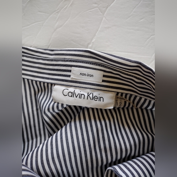 Calvin Klein Women's Classic Button Up Dress Shirt Professional Navy White Sz 12 - Picture 6 of 8